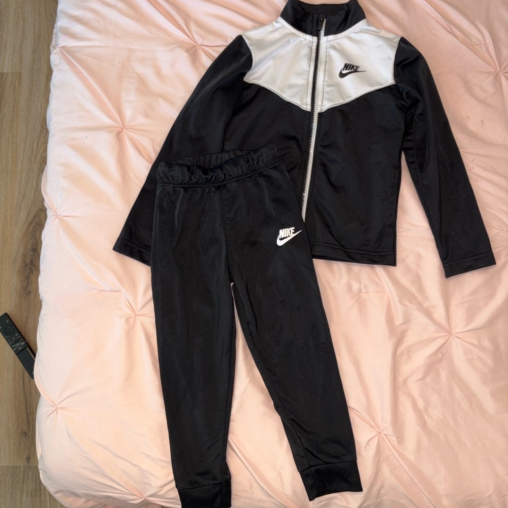 Nike Kids Black and White Jogger Set